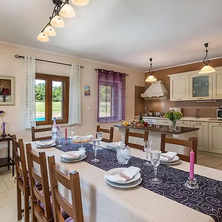 Vila Emanuel Comfortable Holiday
